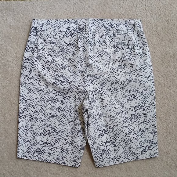 Kenar White Bermuda Mid Rise Shorts Size 2 Flat Front Slash Pockets - Picture 3 of 7